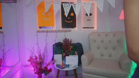 Snapshot of kayraowen chatting on 10/08/25, 11:30 Kayra online show from 10/08/25, 11:30