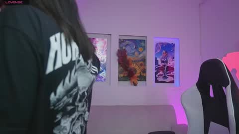 Snapshot of kayraowen chatting on 10/20/25, 11:43 Kayra online show from 10/20/25, 11:43