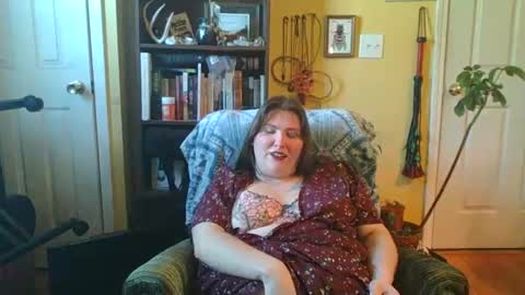 Snapshot of kaytiebird96 chatting on 02/25/25, 10:07 Katie Bird online show from 02/25/25, 10:07