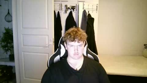 Snapshot of kayttajaviides5 chatting on 10/24/25, 07:05 Aatu online show from 10/24/25, 07:05