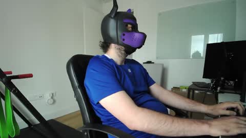 Snapshot of kaywolf89 chatting on 05/10/26, 11:48 Neon online show from 05/10/26, 11:48
