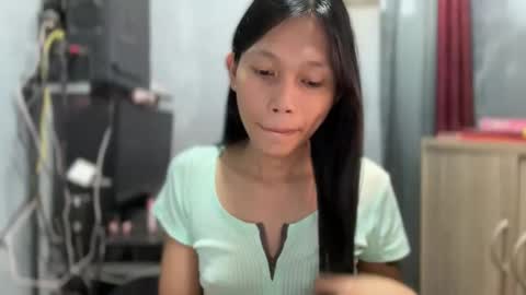 Snapshot of kc_slutmoree chatting on 12/17/25, 04:18 Its me Cora online show from 12/17/25, 04:18