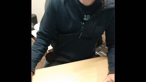 kcirt17225058 online show from 10/25/25, 11:07