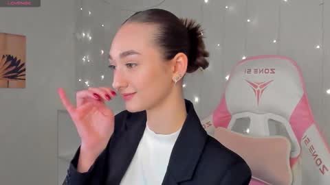 Kelly GMT 2 Su We Th Fr Sa   0300AM-09-00AM   online show from 02/16/26, 12:34