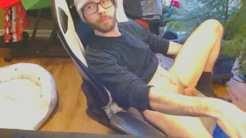 Snapshot of keegancheese chatting on 02/09/25, 08:45 Tom online show from 02/09/25, 08:45