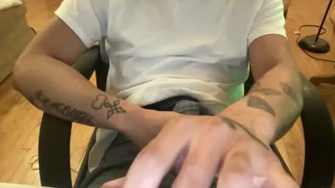 Keesey23 online show from 12/23/25, 04:10