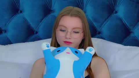 Keira online show from 03/12/25, 09:13