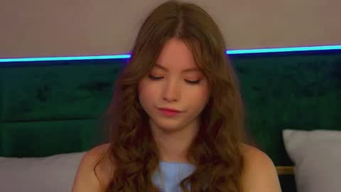 Keira online show from 09/28/25, 06:19