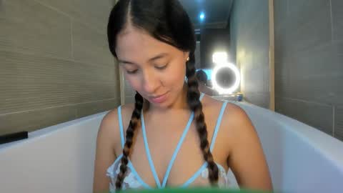 Snapshot of keiry_gonzalez23_aws chatting on 10/23/25, 02:00 keiry_gonzalez23_aws online show from 10/23/25, 02:00