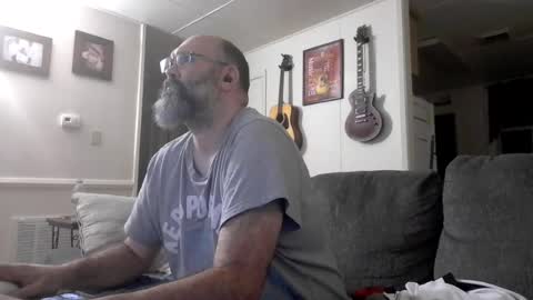 Snapshot of keithbentley000 chatting on 08/10/26, 05:33 Duke online show from 08/10/26, 05:33