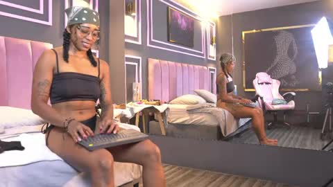 kelly__thomson online show from 04/23/26, 01:02