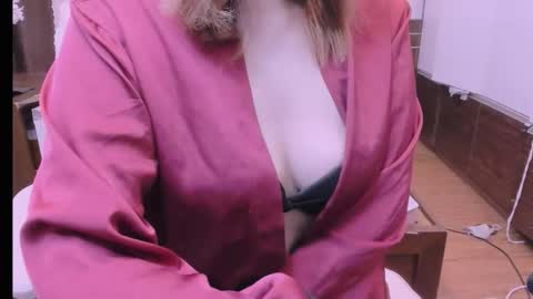 Kelly online show from 04/18/26, 04:05