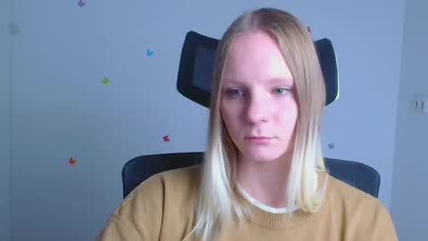 Snapshot of kelly_lly chatting on 10/04/25, 05:33 Kelly online show from 10/04/25, 05:33