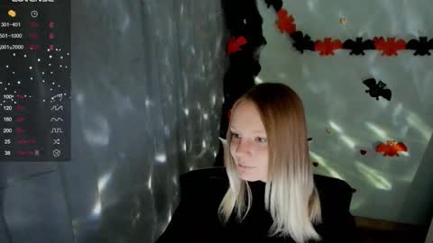 Snapshot of kelly_lly chatting on 10/19/25, 12:06 Kelly online show from 10/19/25, 12:06