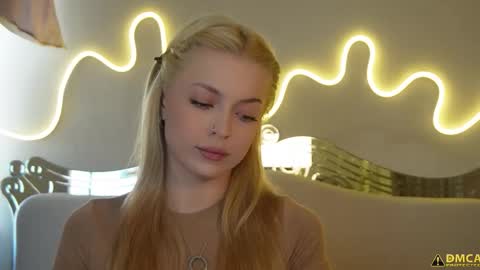Snapshot of kelly_peachpiee chatting on 09/15/25, 05:07 Kelly online show from 09/15/25, 05:07