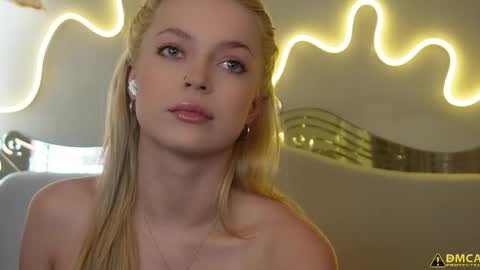Snapshot of kelly_peachpiee chatting on 09/16/25, 06:03 Kelly online show from 09/16/25, 06:03