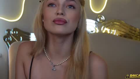 Snapshot of kelly_peachpiee chatting on 09/23/25, 05:21 Kelly online show from 09/23/25, 05:21