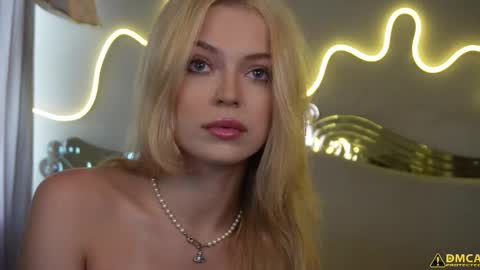 Snapshot of kelly_peachpiee chatting on 09/27/25, 05:23 Kelly online show from 09/27/25, 05:23