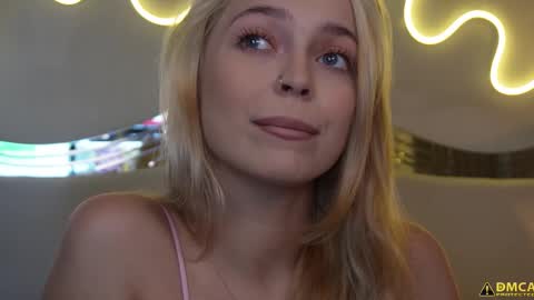 Snapshot of kelly_peachpiee chatting on 10/01/25, 05:35 Kelly online show from 10/01/25, 05:35