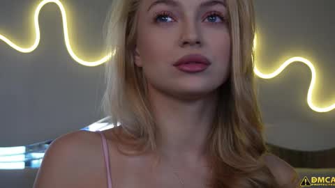 Snapshot of kelly_peachpiee chatting on 10/03/25, 05:26 Kelly online show from 10/03/25, 05:26