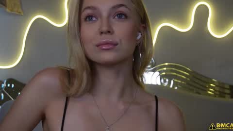 Snapshot of kelly_peachpiee chatting on 10/13/25, 05:29 Kelly online show from 10/13/25, 05:29