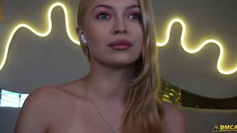 Snapshot of kelly_peachpiee chatting on 10/17/25, 05:32 Kelly online show from 10/17/25, 05:32