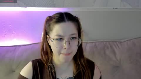 Snapshot of kelly_salazar chatting on 05/10/26, 11:54 Kelly Mon-Day 12AM-5PM Tue-12AM-5PM Wed-DAY OFF Thu-12AM-5PM Fri-12AM-5PM Sat-12AM-5PM Sun-DAY OFF online show from 05/10/26, 11:54