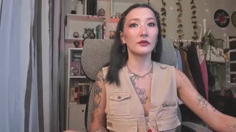 Snapshot of kellyasian chatting on 10/05/25, 06:12 Leia online show from 10/05/25, 06:12