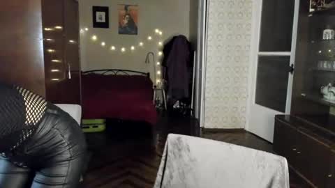 Snapshot of kellydark0111 chatting on 12/18/24, 03:55 Mistress  online show from 12/18/24, 03:55