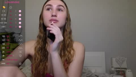 Snapshot of kellykeat chatting on 11/24/25, 02:22 Princess Kelly online show from 11/24/25, 02:22