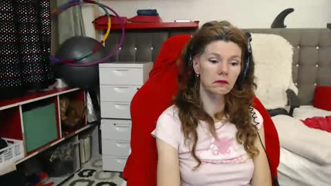 Snapshot of kellynumber chatting on 02/09/25, 01:00 kelly online show from 02/09/25, 01:00