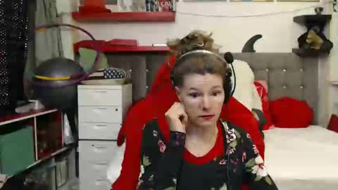 Snapshot of kellynumber chatting on 02/14/25, 10:14 kelly online show from 02/14/25, 10:14
