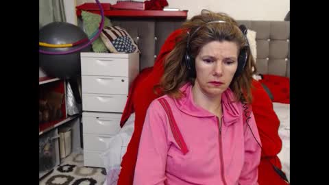 Snapshot of kellynumber chatting on 02/19/25, 02:55 kelly online show from 02/19/25, 02:55