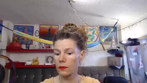 Snapshot of kellynumber chatting on 10/11/25, 11:20 kelly online show from 10/11/25, 11:20