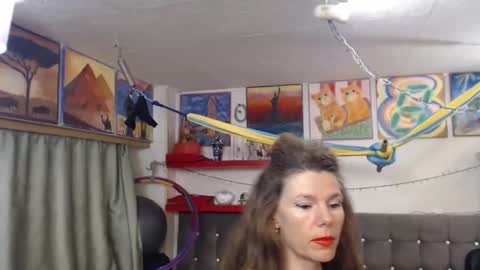 Snapshot of kellynumber chatting on 10/18/25, 10:32 kelly online show from 10/18/25, 10:32