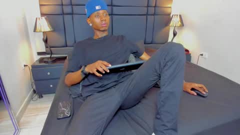 Snapshot of ken_smith01 chatting on 12/18/24, 03:04 Ken Smith online show from 12/18/24, 03:04