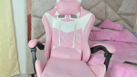 Snapshot of kendal_hot1 chatting on 09/17/25, 09:27 Aleja3 online show from 09/17/25, 09:27