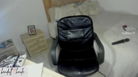 Snapshot of kendall_houle_ chatting on 02/08/25, 12:50 KendallHoule online show from 02/08/25, 12:50