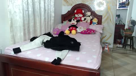 Snapshot of kendall_morry chatting on 10/04/25, 05:27 kendall  online show from 10/04/25, 05:27