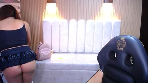 kendall_rossii_ online show from 11/19/25, 03:39