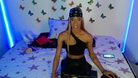 Snapshot of kendallgil chatting on 01/10/25, 04:22 kendallgil online show from 01/10/25, 04:22
