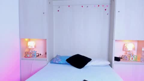 Kendal online show from 12/18/25, 12:44