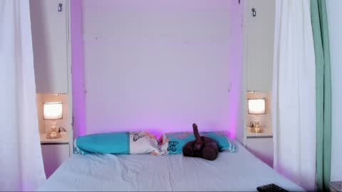 Kendal online show from 04/21/26, 04:30