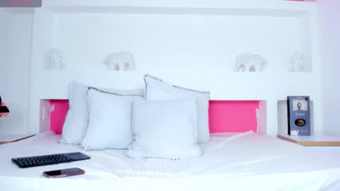 Kendal online show from 10/22/25, 02:50