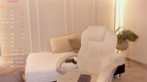 kendra  Benz online show from 02/27/25, 08:31