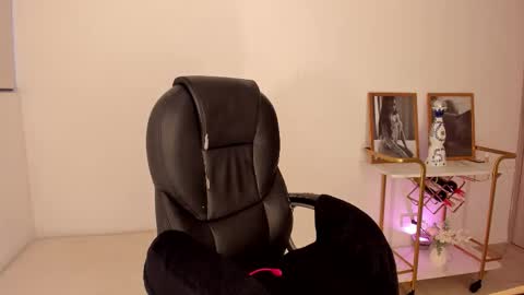 kendra  Benz online show from 12/18/25, 12:00