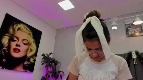 Kendra London online show from 12/20/25, 11:50