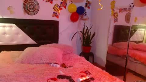 Snapshot of kendra_lust_69 chatting on 06/16/26, 04:37 kendra_lust_69 online show from 06/16/26, 04:37