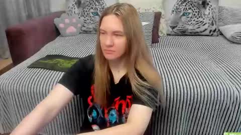 Snapshot of kendra_xx_ chatting on 05/10/26, 11:43 Kendra online show from 05/10/26, 11:43
