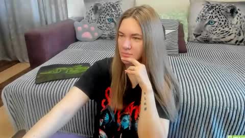 Snapshot of kendra_xx_ chatting on 05/15/26, 01:01 Kendra online show from 05/15/26, 01:01